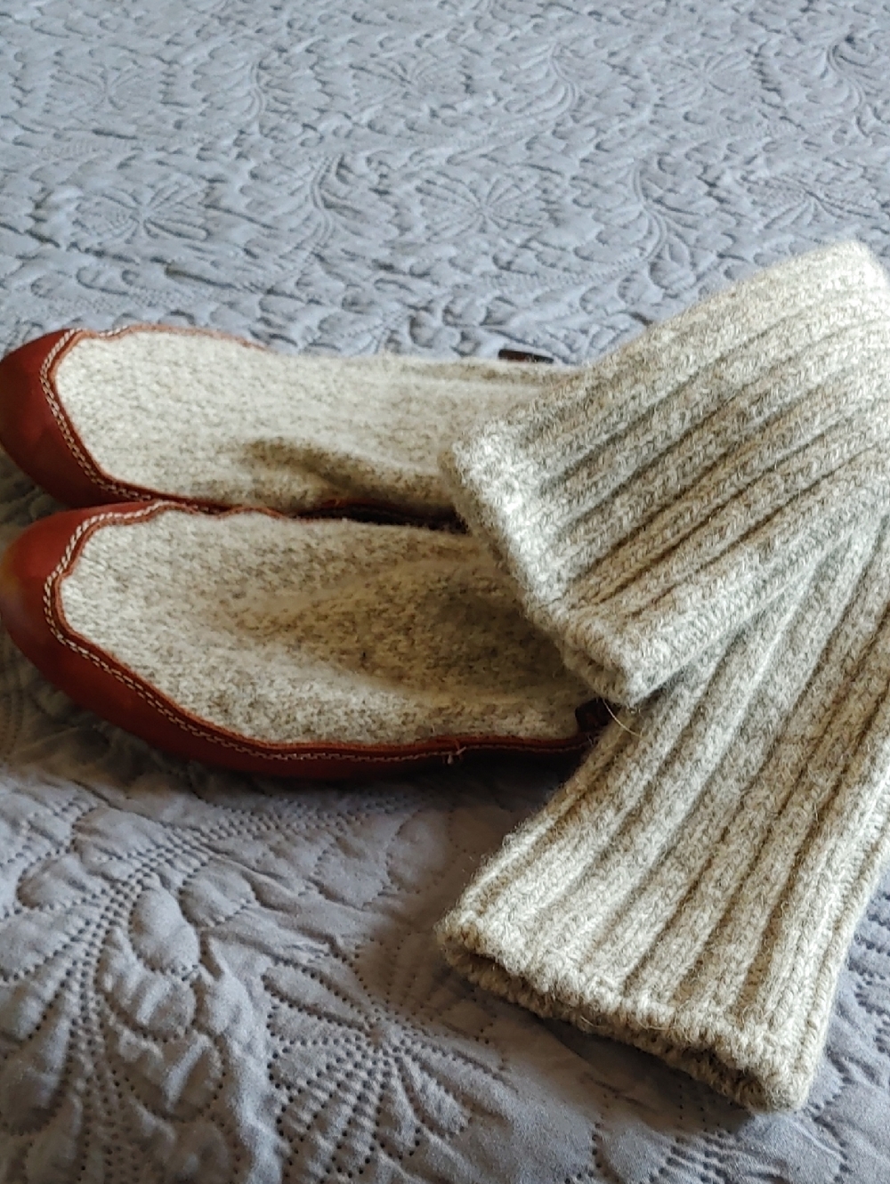 Acorn Gray wool slipper with brown leather trim